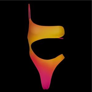 So cute Ombré - Cut It Out - Kylie Swim - one piece bikini